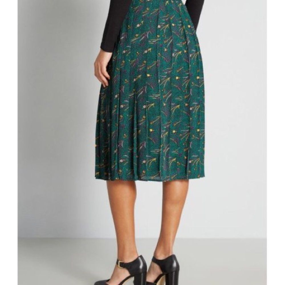 ModCloth Green “Onward to Afresh” Floral Print Pleated Skirt - Picture 3 of 10